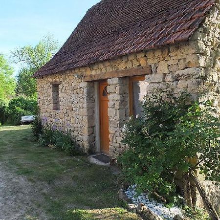 Gite Et Chambres D'Hotes - Sur Le Chemin Des Sens Azerat Exterior foto