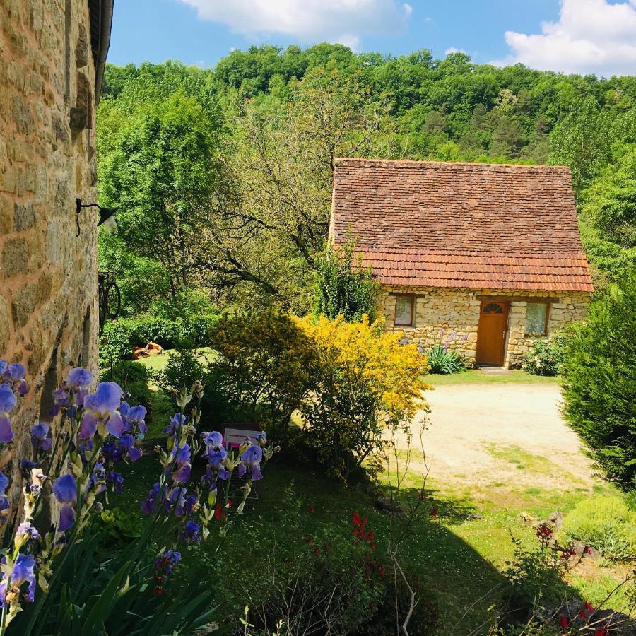 Gite Et Chambres D'Hotes - Sur Le Chemin Des Sens Azerat Exterior foto
